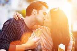 Поцелуи - один из признаков любви и желания